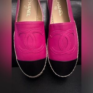 CHANEL LEATHER ESPADRILLES SIZE 40 FUCHSIA AND BLACK LEATHER